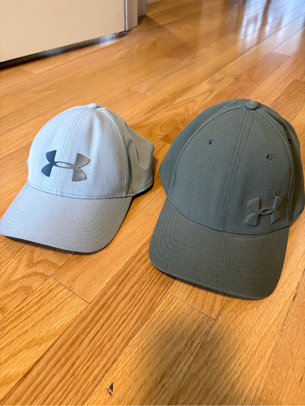 Lot orf 2 - Mens Under Armour Baseball Hat Caps